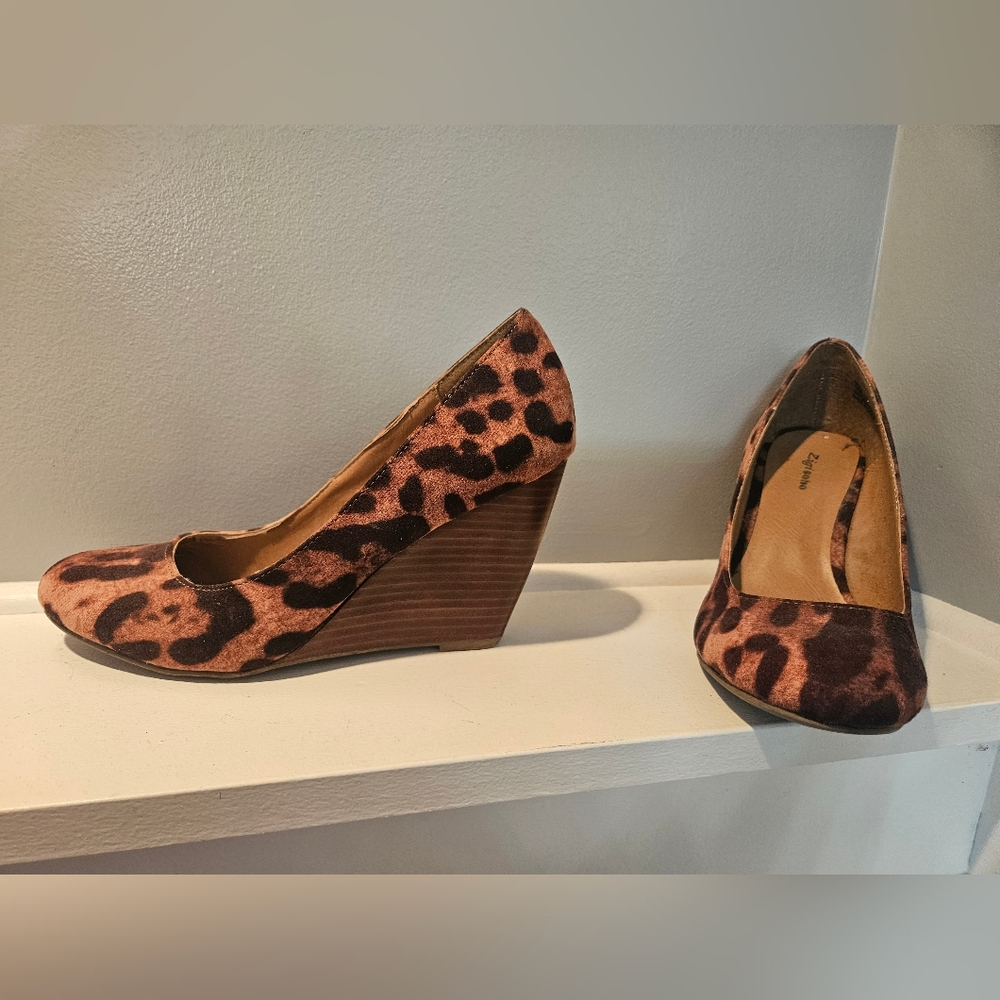 Apple Brown Leopard Wedge Shoes Zigi Soho 8.5